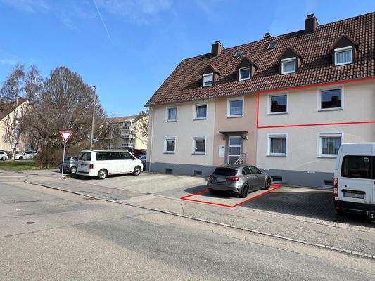 Außenansicht mit Außenstellplatz 