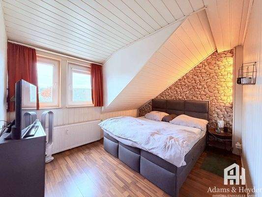 Schlafzimmer DG, Bild 1