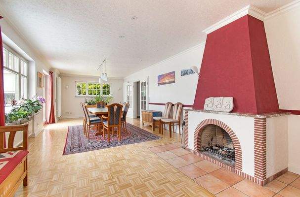 Wohnbereich mit Kamin für entspannte Abende