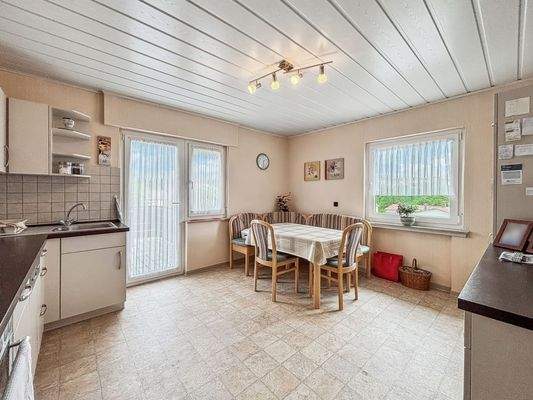 OG - Küche mit Balkonzugang