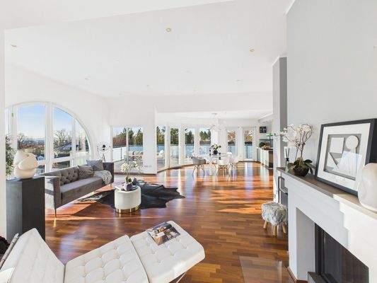 großzügier Wohnbereich