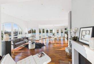 großzügier Wohnbereich