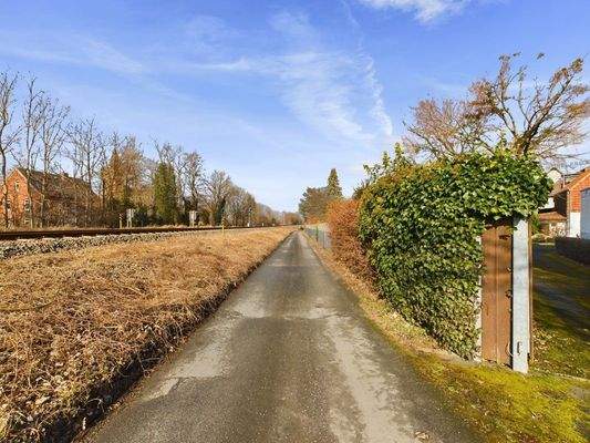Wirtschaftsweg hinter der Grundstück