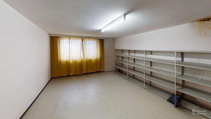 Kellerraum 2 (Möbel mit KI entfernt)