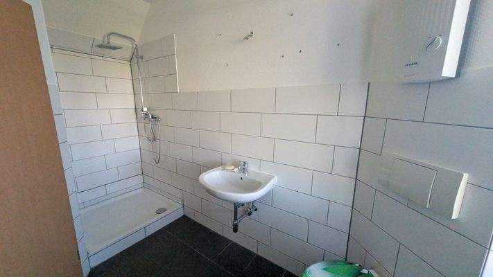 Badezimmer in Wohnung 2 im EG
