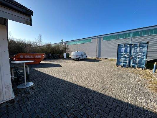 Blick in den großzügigen Hinterhof