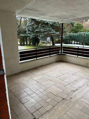 Überdachte Terrasse im Erdgeschoss