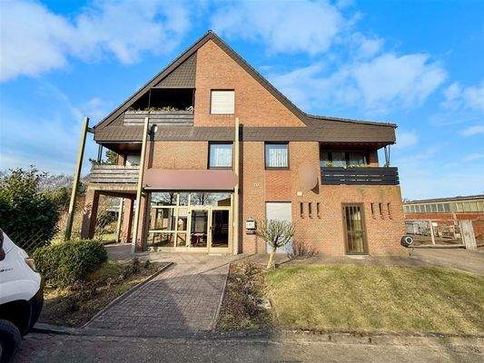 Frontansicht | Kundenparkplätze