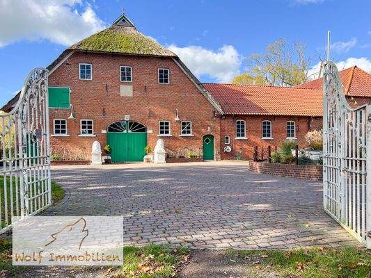 Ostseite mit Pferdestall