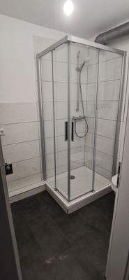 Bild 4, Blick ins Badezimmer.jpg