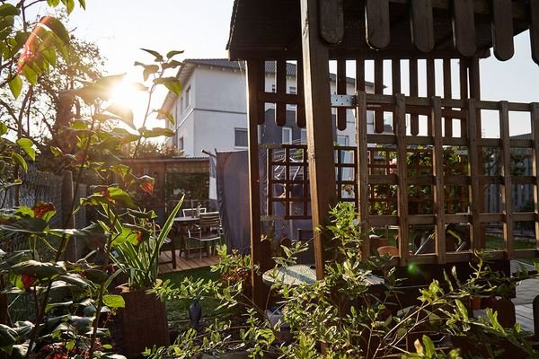 Dreifamilienhaus mit liebevollem Garten