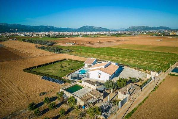 Eigener Brunnen und Obstgarten