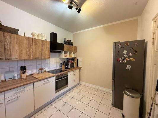 Moderne Küche mit Geräten