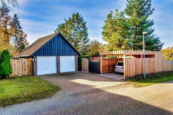 Doppelgarage u. Carport