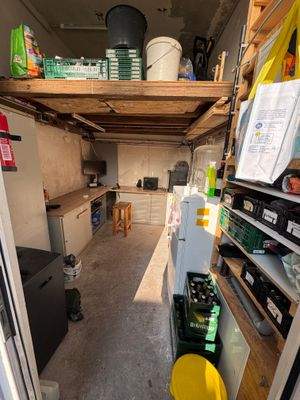 Werkstatt im Erdgeschoss des Anbaus