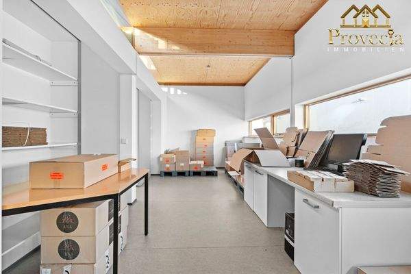 Lagerraum im Obergeschoss des Büros