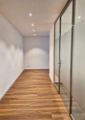 Ankleidebereich mit Zugang Masterbad.jpg