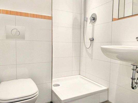 Badezimmer Ansicht 2.jpg