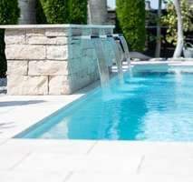 Garten/Pool mit Wasserfall