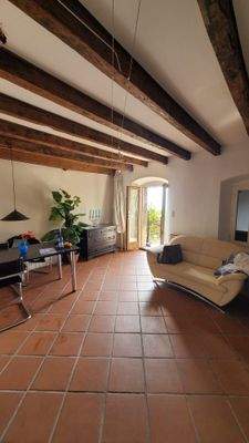 Wohnzimmer mit Blick nach draußen.jpg