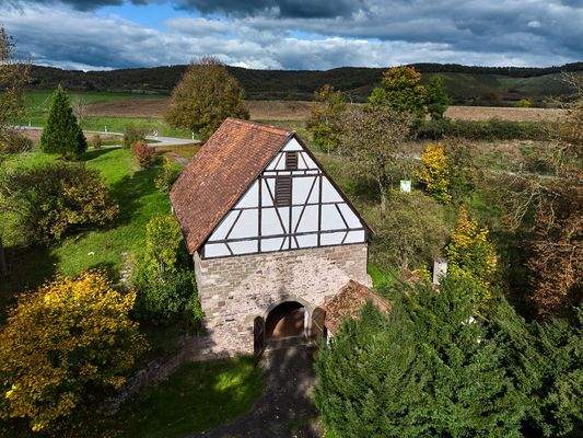 Gewölbekeller mit Scheune