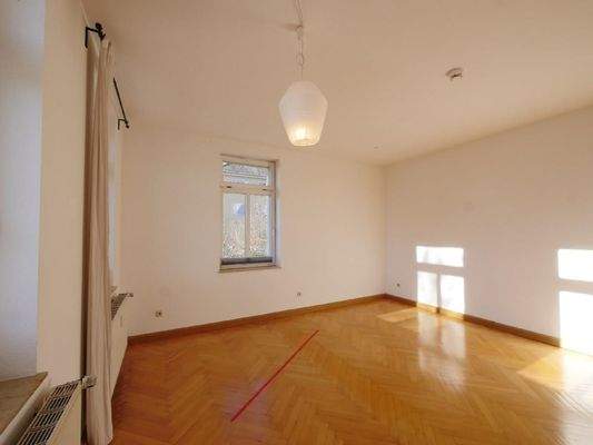  WOHNZIMMER mit Parkettboden