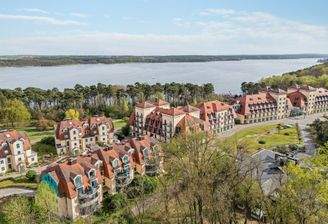 Resort Ansicht mit Blickrichtung zum See