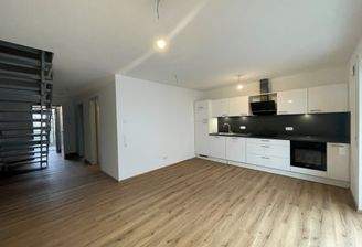 Wohn-Essbereich mit Treppe