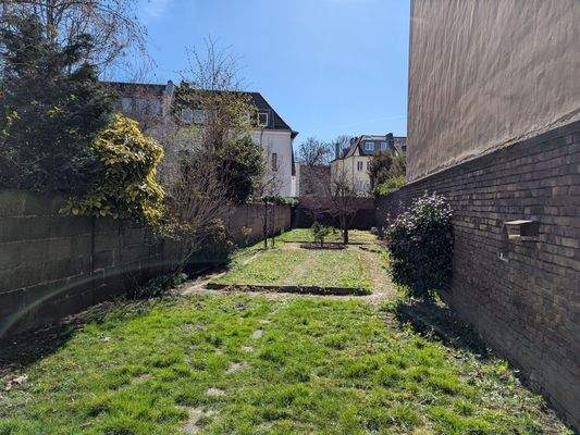 Garten mit Obstbäumen