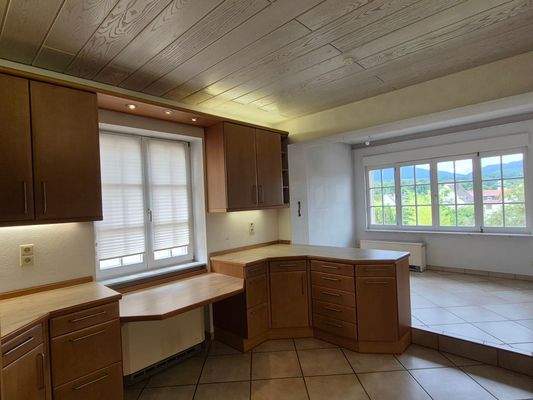 Küche mit Essplatz im OG