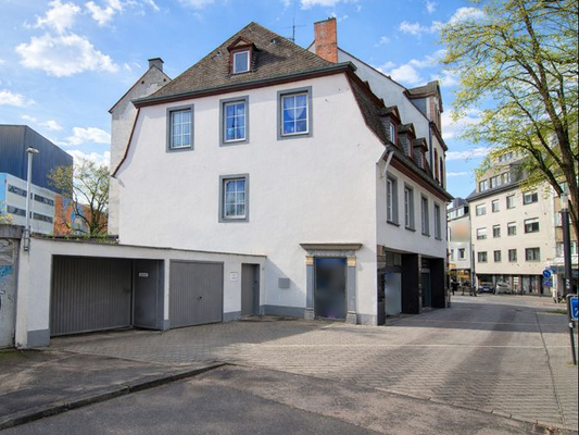 Gebäudeansicht Giebelseite zur Fußgängerzone hin