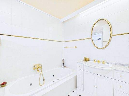 Villa mit Parkgrundstück und Pool in Beaumarais