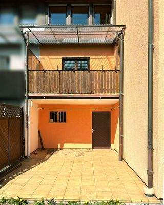 Teilweise überdachte Terrasse