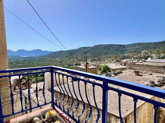 Kreta, Kritsa: Drei-stöckiges Dorfhaus mit zwei Schlafzimmern und schöner Aussicht