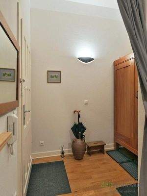 Eingangsbereich mit Garderobenschrank