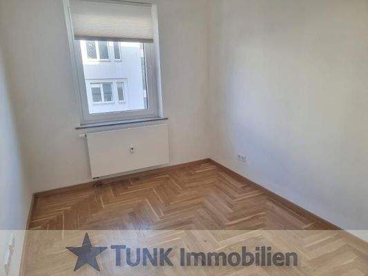 13 - Büro-Kinderzimmer