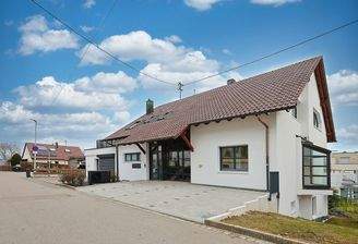 Kernsaniertes Dreifamilienhaus in Sackgassenlage