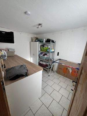 Wasch- und Trocknerraum neben dem Badezimmer