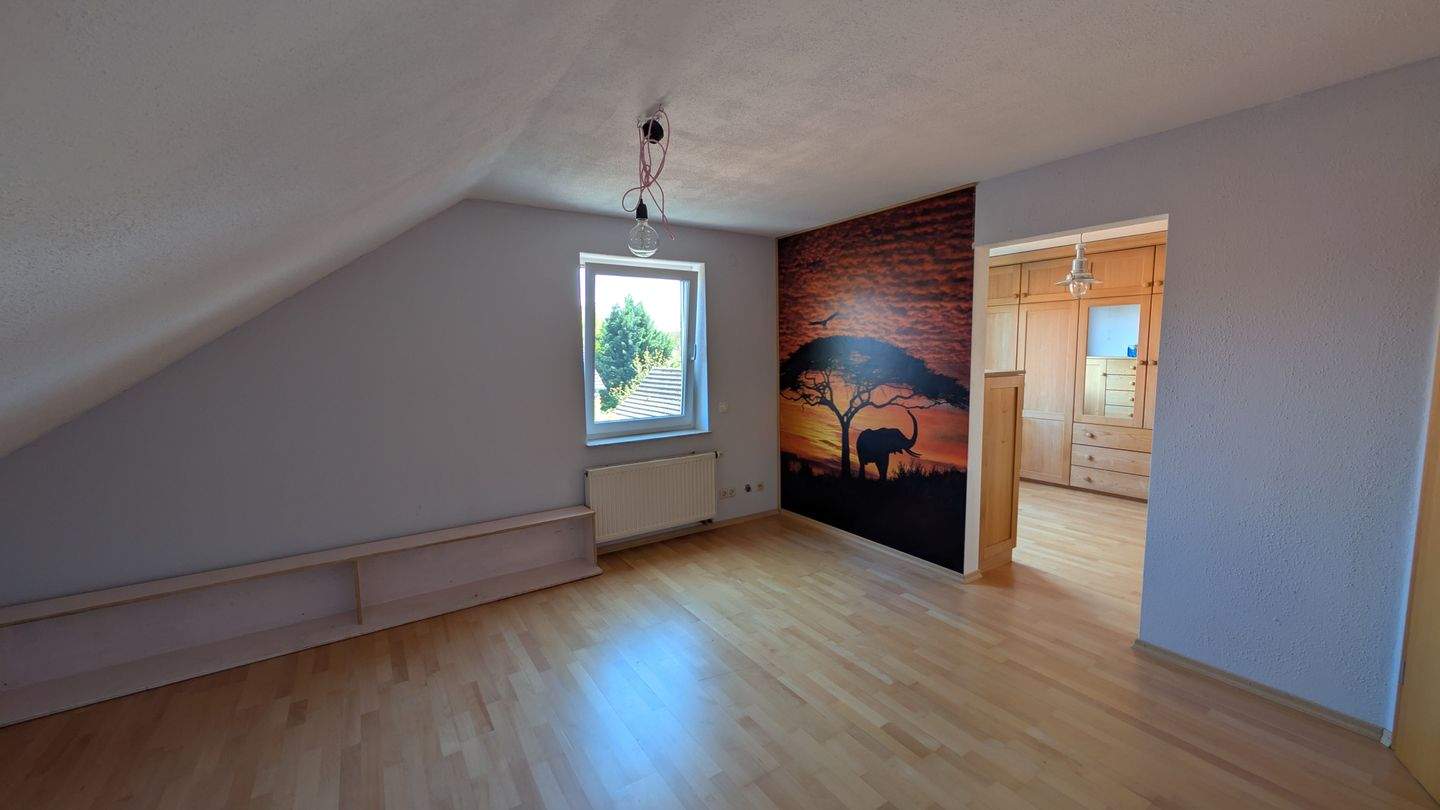 Schlafzimmer 1 im 1. DG – Eigentumswohnung mit Fernsicht