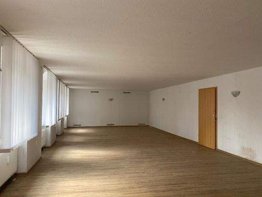 großer heller Hauptraum