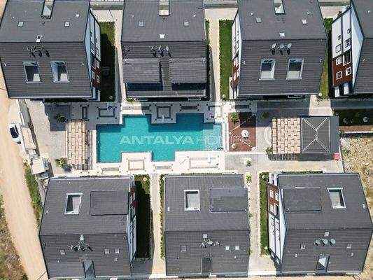 3-Bedroom Apartment with Communal Pool in Antalya Manavgat