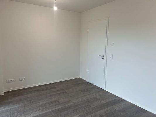 Leeres Zimmer mit Holzboden