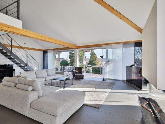 Wohnbereich mit beeindruckenden Raumhöhen