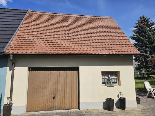 Garage mit Geräteraum