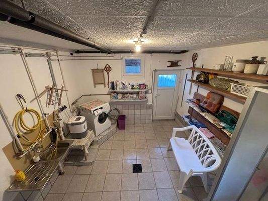 Kellerraum mit Gartausgang