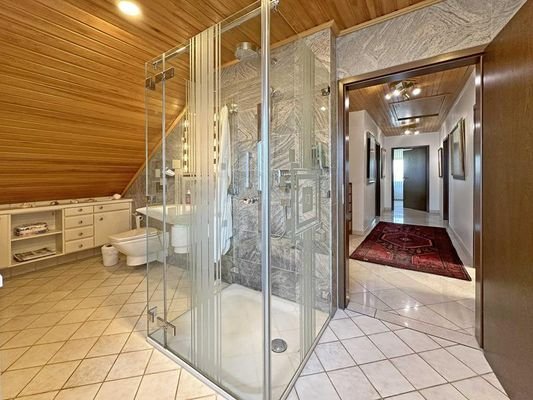 Bad mit Dusche