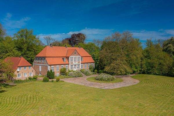 Historisches Gutsanwesen mit Park
