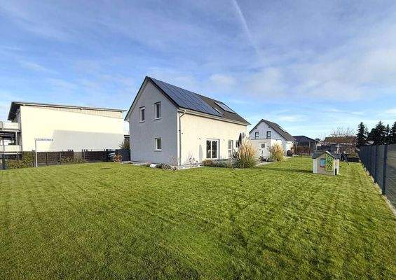 Objektrückseite und Gartengrundstück