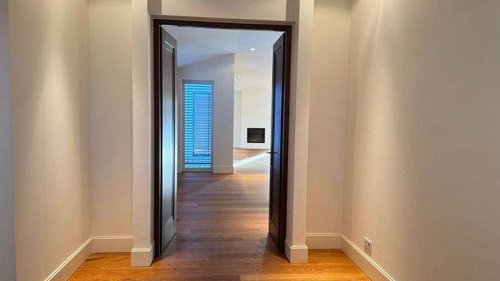 Eingang Bibliothek und Wohnzimmer