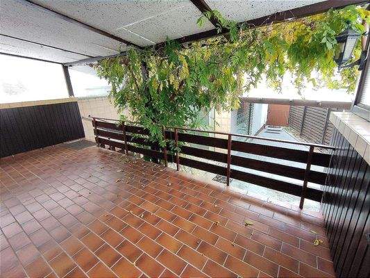 ... mit Blick in den Innenhof